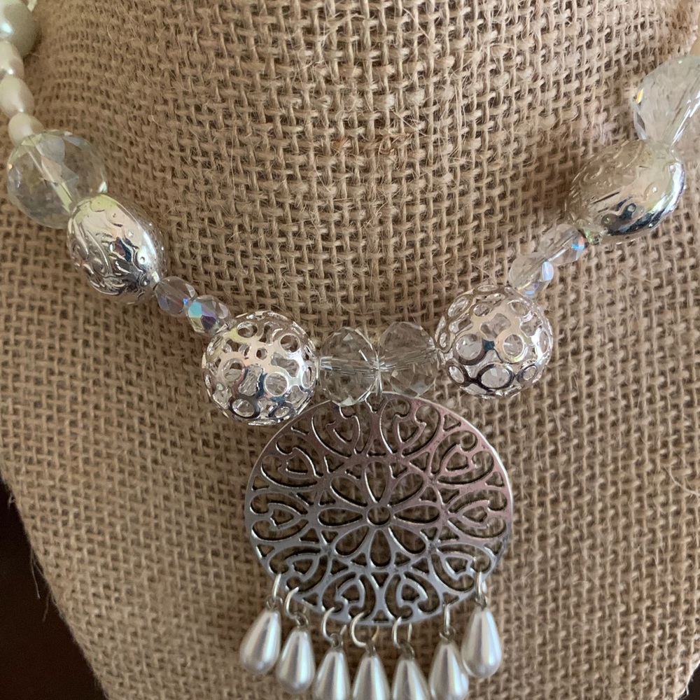 Stunning silver and freshwater pearl necklace
